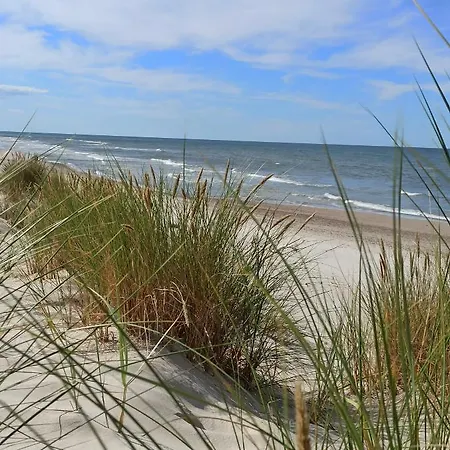 Przy Jeziorze منزل للإقامة Gardna Wielka